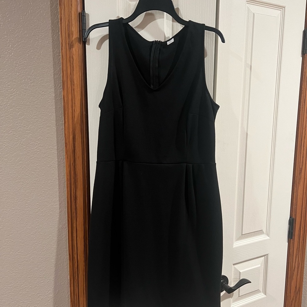 Ladies black dress. Size Large